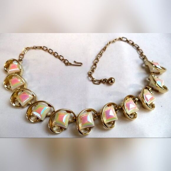 *RARE* VINTAGE ESTATE UNSIGNED CORO IRIDESCENT GLASS 16.5" NECKLACE - Picture 2 of 4